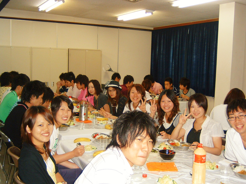 合宿免許の食事風景